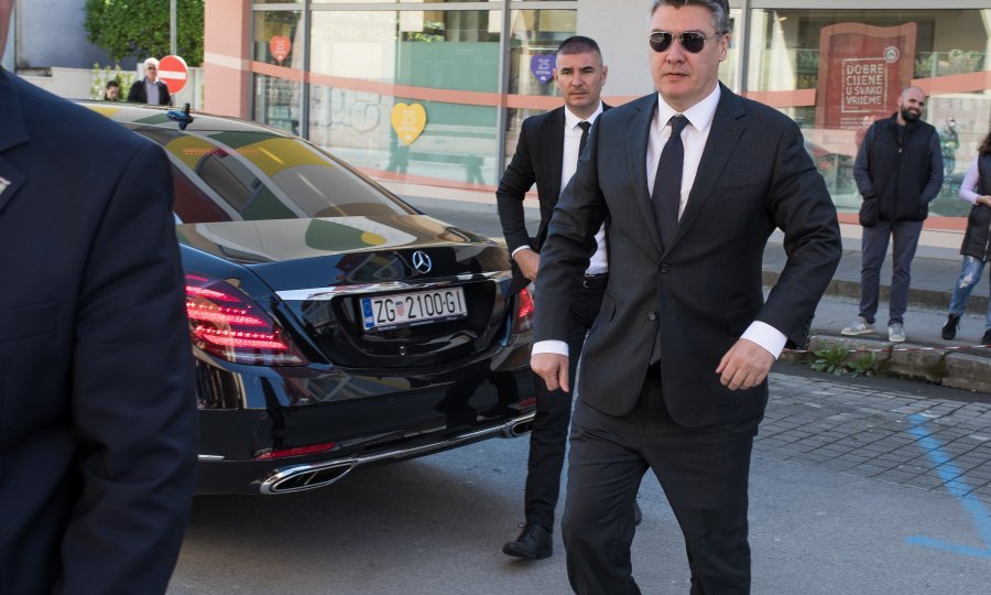 Milanović još jednom spustio Plenkoviću na Facebooku: Vidiš kako i mi divljaci znamo pratiti gradivo