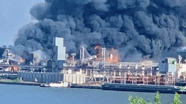 Nakon granatiranja gori terminal za žito u Nikolajevu