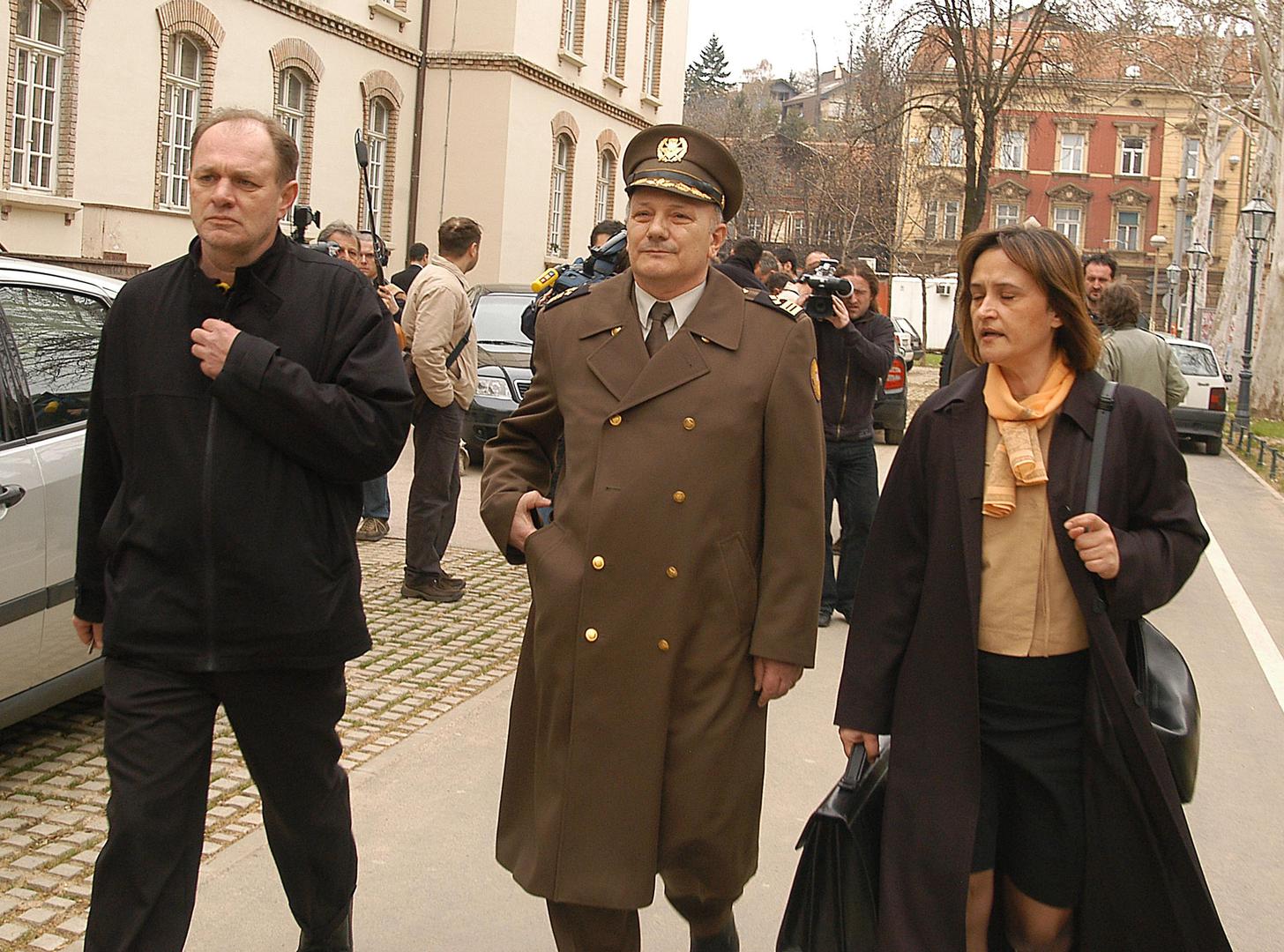 POTVRĐENO: General Milivoj Petković stigao u Hrvatsku, u zračnoj luci u Zagrebu dočekala ga odvjetnica Vesna Alaburić