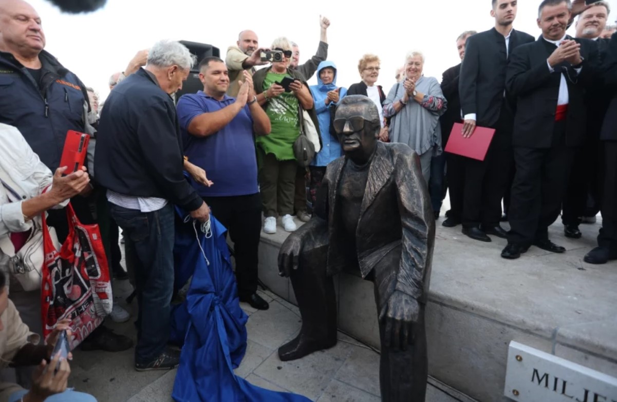 Nije dugo izdržao: Evo što su učinili splitskom spomeniku Miljenka Smoje nakon samo šest dana