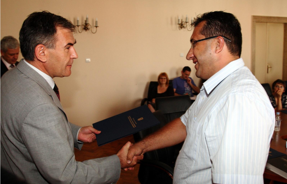 ZAMJENIK MU ZAVRŠIO U ZATVORU, A ON NIŽE AFERE! SDSS-ovac dobio pomoć od države pa napravio apartmane!?