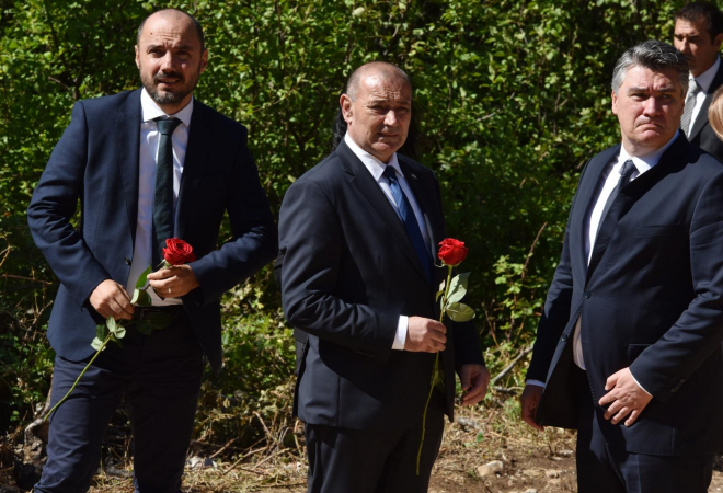 VLADA OBNAVLJA GRUBORE, SRPSKIM POVRATNICIMA GRADIT ĆE KUĆE! Plenković ispunio Medvedovo obećanje