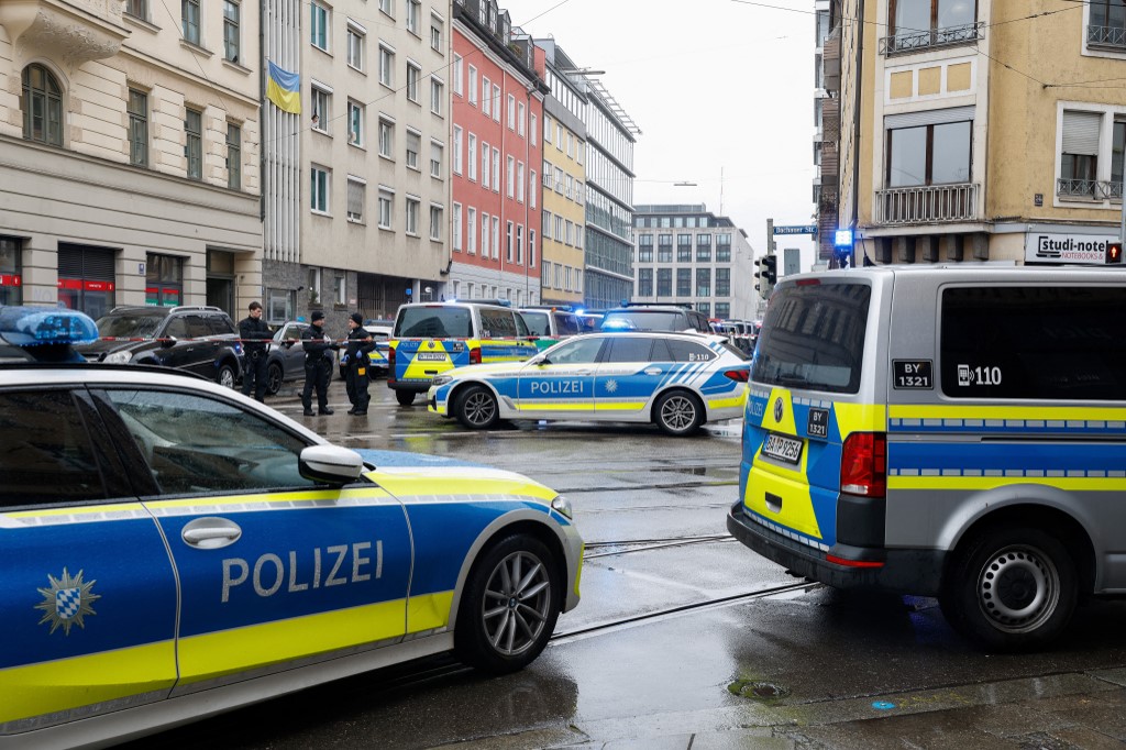 Opsadno stanje u Münchenu, čule se eksplozije. Jedna osoba mrtva, druga ranjena