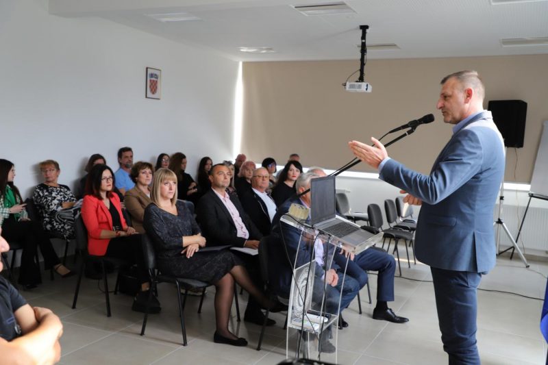 TRIBINA O TRAŽENJU NESTALIH Istina o sudbini nestalih branitelja i civila iz Domovinskog rata još je uvijek otvoreno pitanje