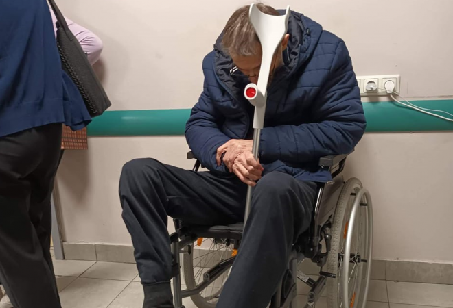 (FOTO) RATNI INVALID TRI SATA ČEKAO SANITETSKI PRIJEVOZ: Ima rak, odsječene prste, vrećicu, pacemaker, crne noge……