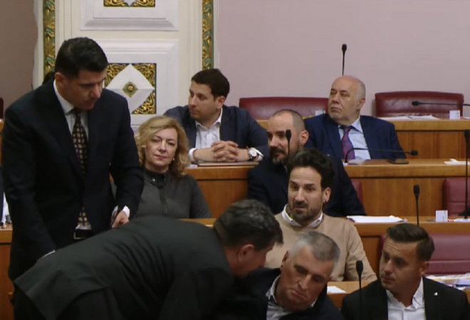 TOTALNA ESKALACIJA U SABORU, BULJ VIKAO ‘ZA DOM SPREMNI!’ Situacija je na rubu incidenta, Pupovac ustao: ‘To je teška uvreda’