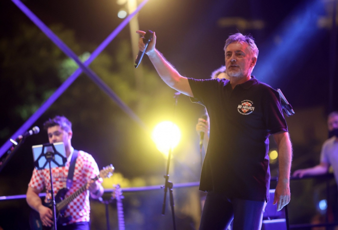 ŠKORO UTAKMICU GLEDAO S HASANBEGOVIĆEM PA NAKON POBJEDE ZAPJEVAO: ‘Pjevam prvi put nakon tri godine, malo sam zahrđao’