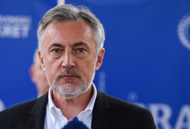 GRADI SE ‘LOMAČA’ ZA DONEDAVNOG MILJENIKA: ‘Odgovori na ova pitanja i ne glumi više! Jesi li ti uopće normalan, Miroslave?! Potraži pomoć’