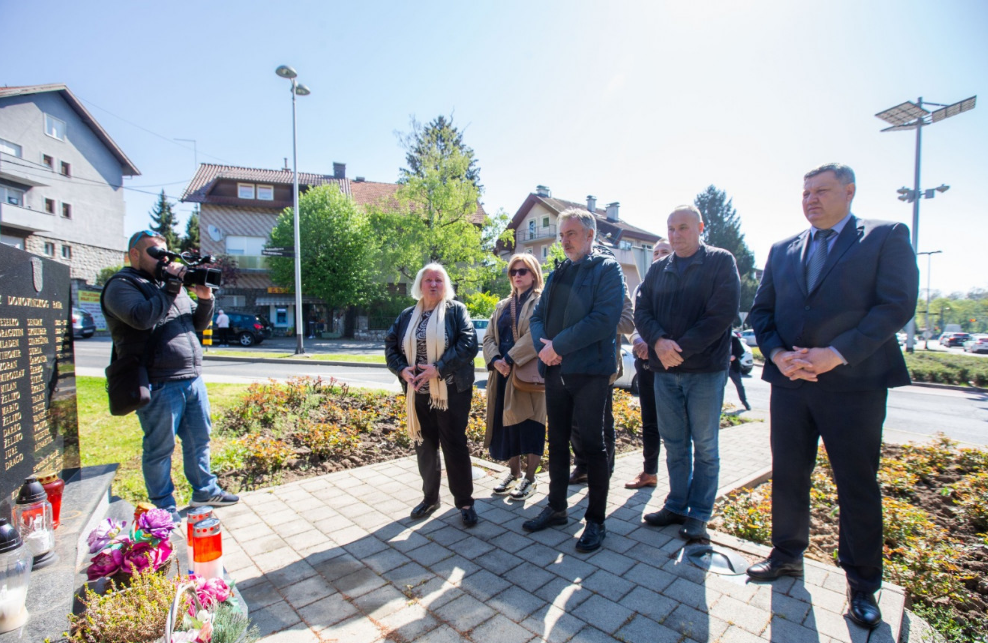 Škoro odao počast liječniku kojeg su ubili srpski vojnici: Protiv njegova parka bili su oni koji bi svjetskim zločincima vraćali imena trgova i ulica u Zagrebu