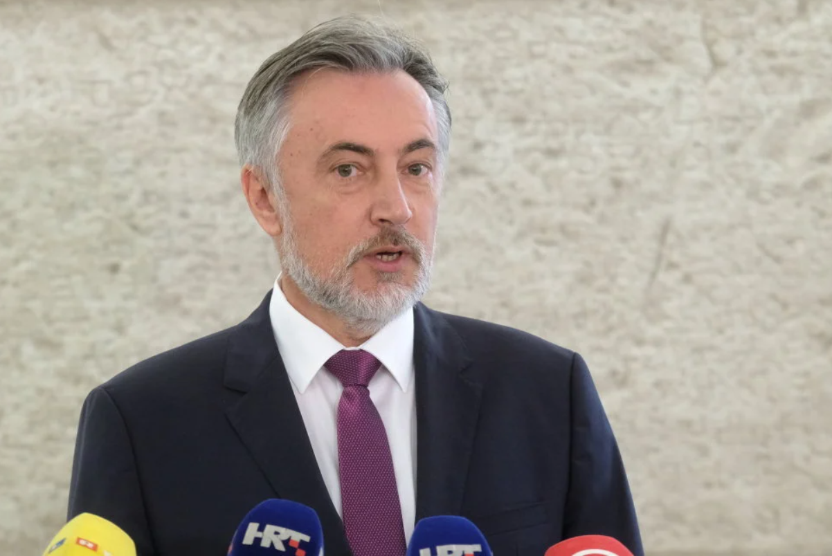 ŠKORO U SABORU ZAGRMIO I ODRŽAO VATREN GOVOR! ‘Možemo lajati na mjesec dok Plenković s Pupovcem kroji našu sudbinu’