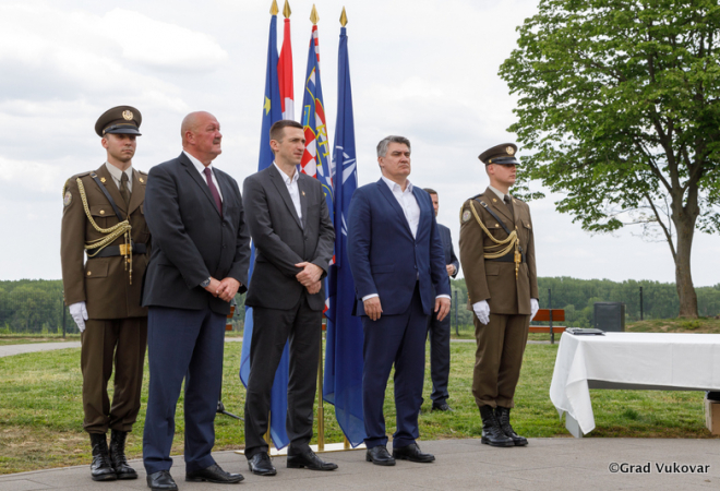 ‘DIŽE MI TLAK SVAKI DAN! JA OD NJEGA NE BI PREUZEO ODLIČJE!’ Nisu svi vukovarski branitelji ‘nasjeli’ na Milanovićeva odlikovanja