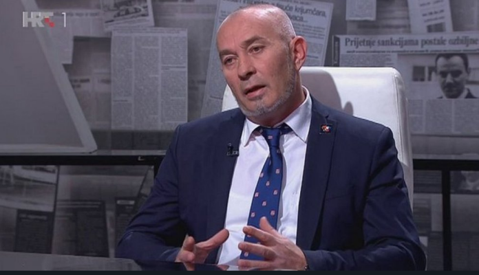 PRAVOSLAVNI BRANITELJ O DVOJEZIČNIM PLOČAMA: ’Bili smo svjesni da je popis lažiran, a ploče nezakonito postavljene, a ne zatucani idioti koji razbijaju’