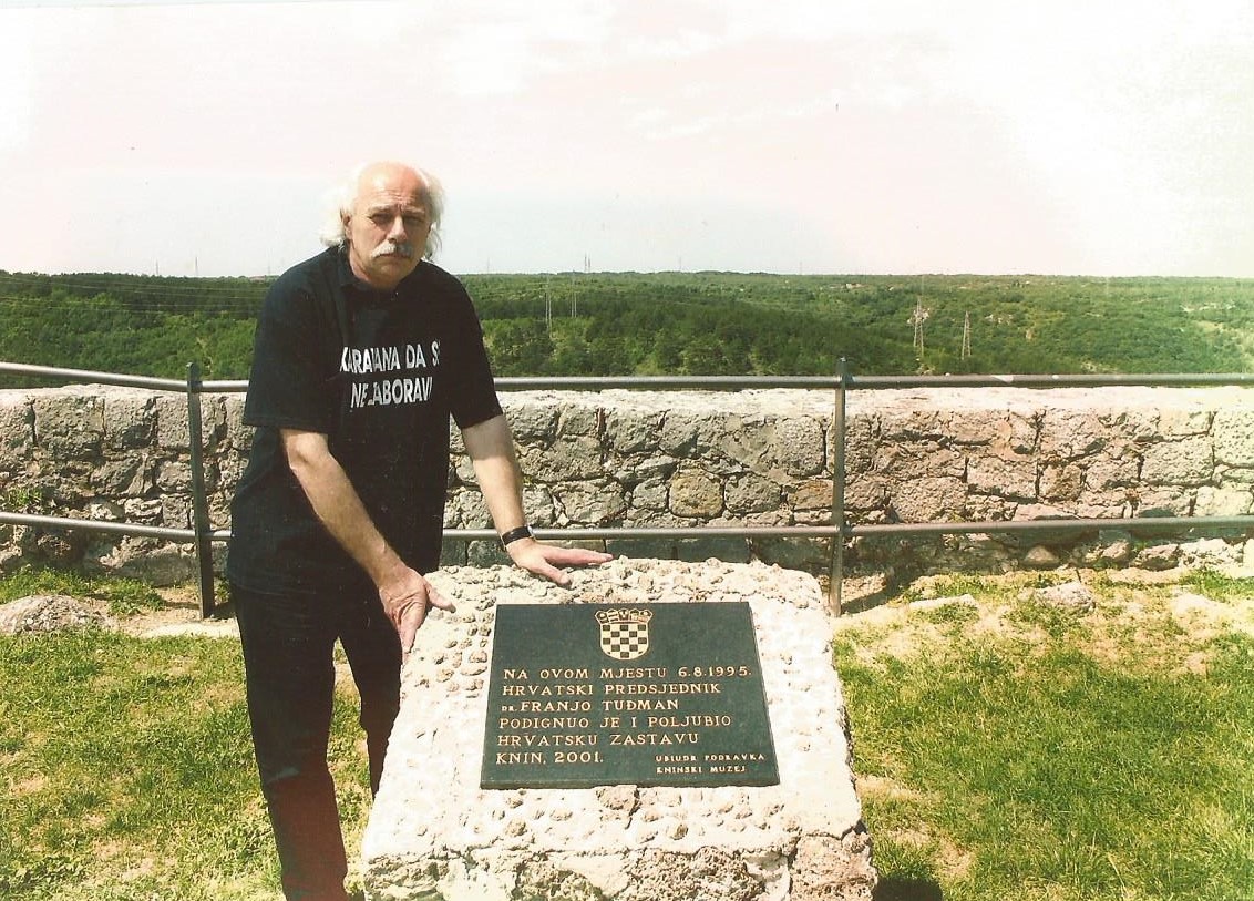 Mladen Pavković: Spomen ploče trebaju biti na trgovima, da ih svi vide!