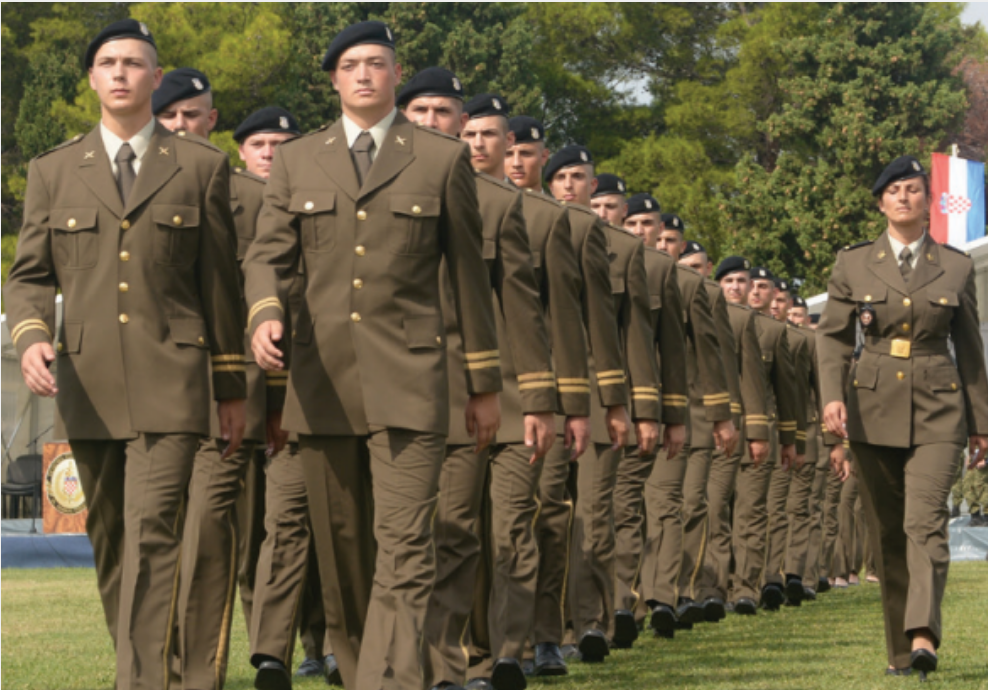 MLADI KADETI POSTAJU PORUČNICI: Milanović na svečanosti dodjele prvog časničkog čina!