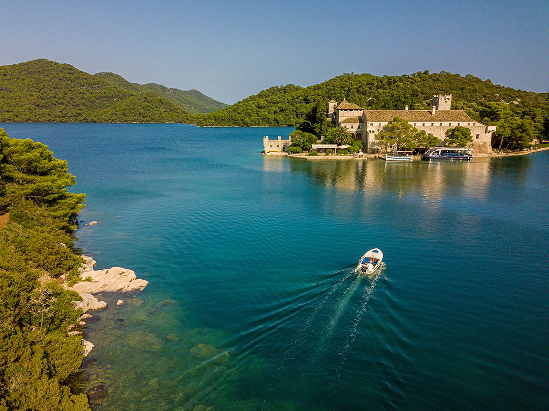 Na Mljetu izmjerena temperatura mora od čak 30 °C, znanstvenici zaprepašteni: ‘Ljudi, znate li vi što to znači?!‘