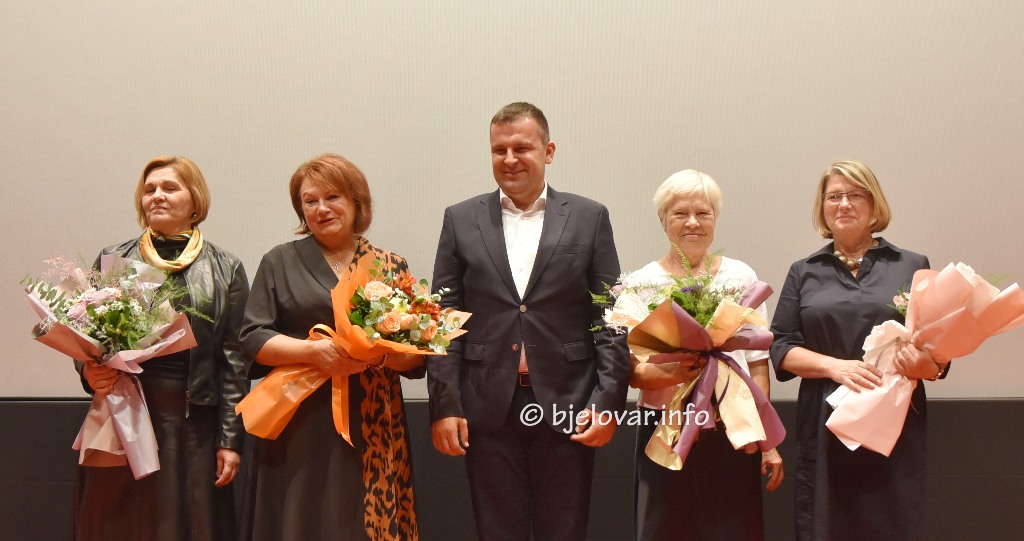 Glasom branile Domovinu: priča o hrabrim ratnim novinarkama