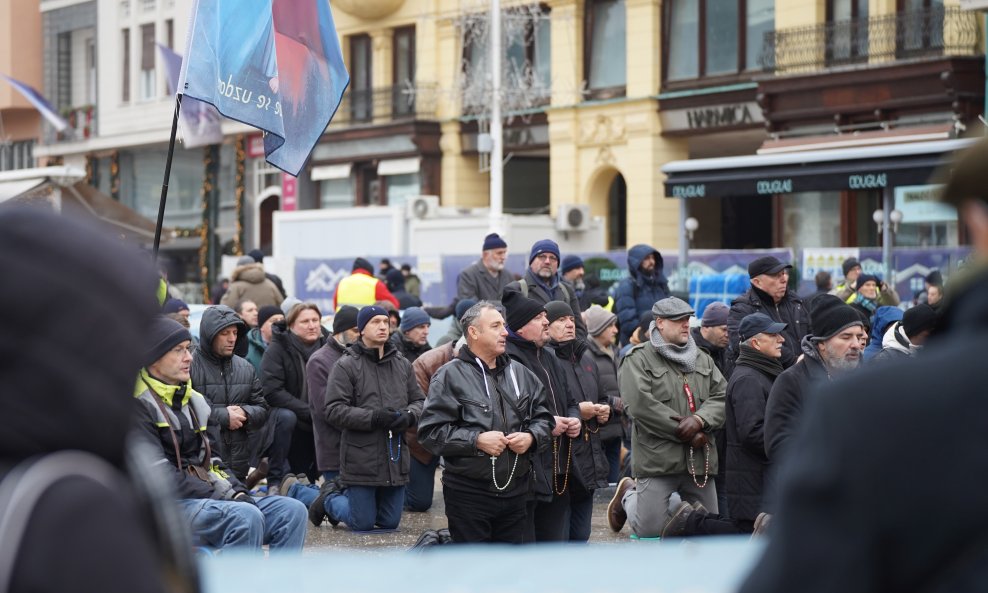 Zagrebačka policija oglasila se oko sukoba molitelja i prosvjednika