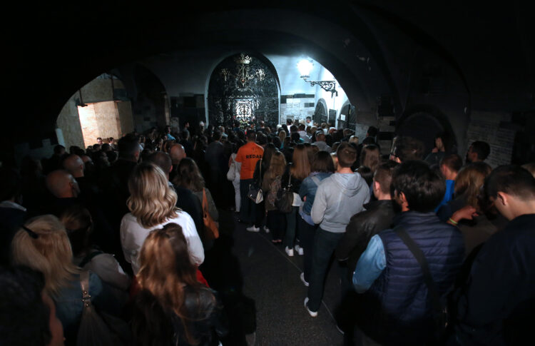 Sukob molitelja i prosvjednika u Zagrebu: Na teren stigla interventna policija