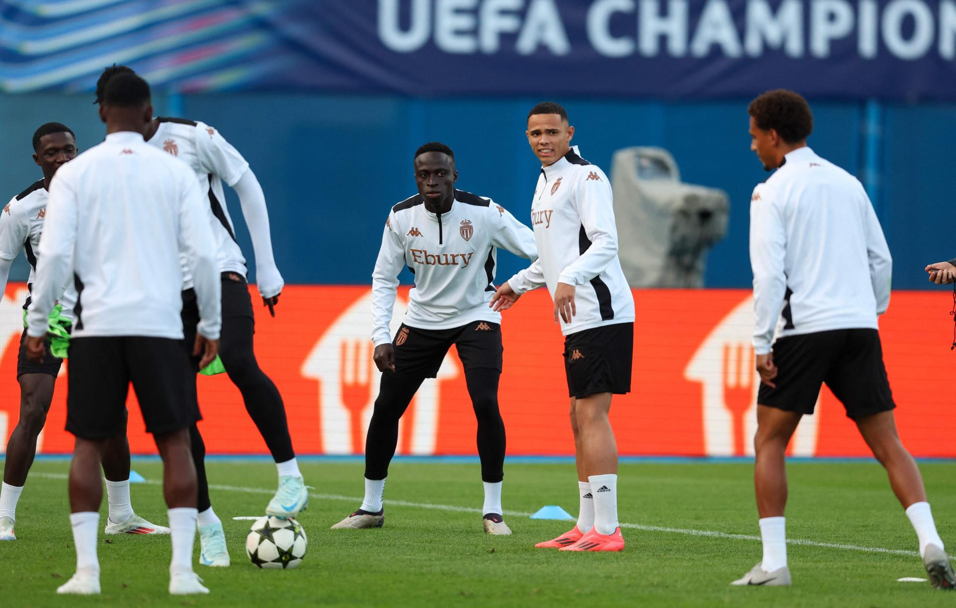 Francuzi došli na Maksimir, nakon šoka prasnuli u smijeh: ‘Zezate nas? Uefa ovo dopušta?!‘