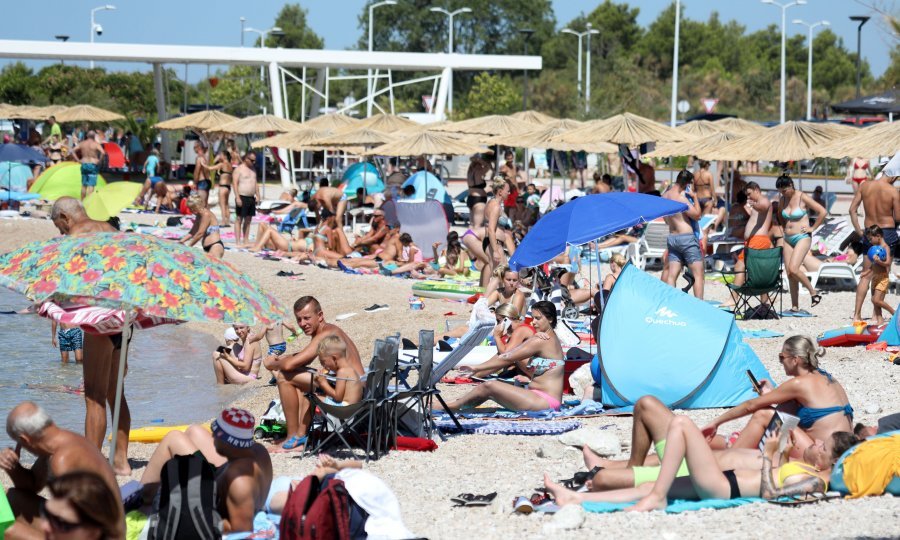 Veliki dio hrvatskih građana si ne može priuštiti tjedan dana ljetovanja, ali zato su tu rodbina i prijatelji