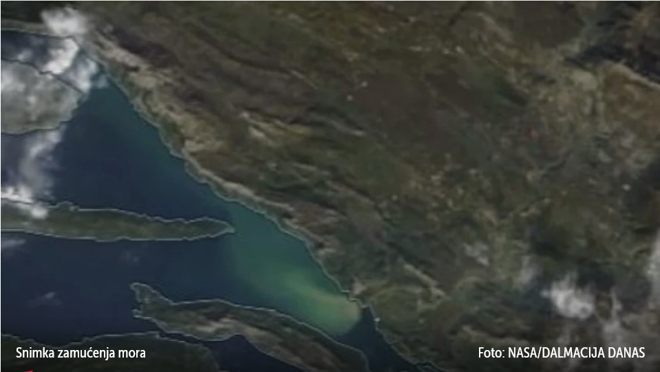 VIDEO More od Ploča do Makarske rivijere promijenilo boju i šokiralo putnike na trajektu. Razmjeri pojave vide se iz svemira