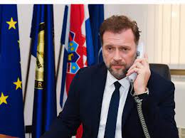 MOŽEMO LIJEPO ZAHVALITI BANOŽIĆU! Sada moramo moliti Orbana za pomoć: Ministar koji prepusti dio suvereniteta mora odstupiti