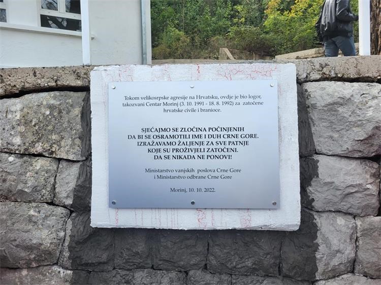 Ministri Hrvatske i Crne Gore otkrili spomen ploču logora Morinj; mještani ih pokušali blokirati