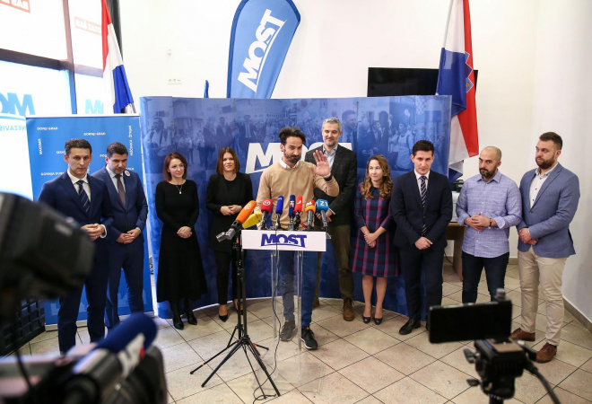 MOST POKAZAO OGROMNU HRPU POTPISA! Danas silne kutije nose u Sabor: ‘Građani su rekli snažno NE kompromitiranom Stožeru’