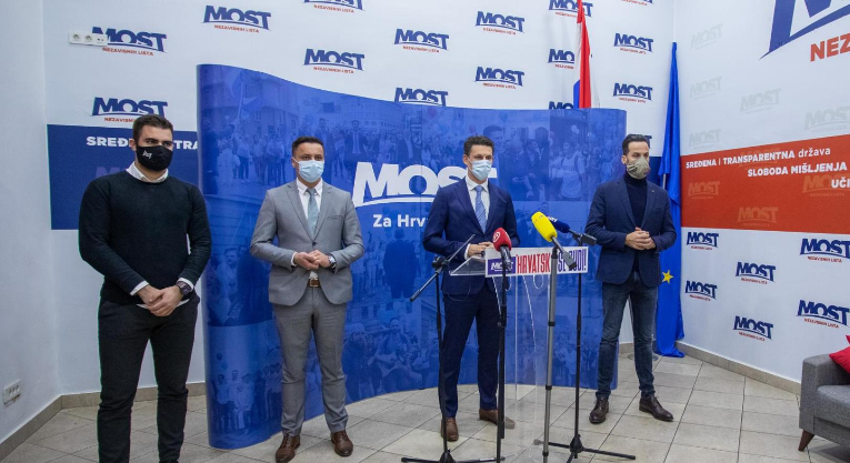 RASPAD MOSTA U VINKOVCIMA 'Prvo su nas tjerali da glasamo za Škoru, a sada protiv; Mostu je nebitna Slavonija'