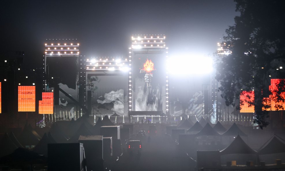 Održana je generalna proba za Thompsonov koncert: došao je i Plenković s djecom, slikali su se s pjevačem i dobili poklone