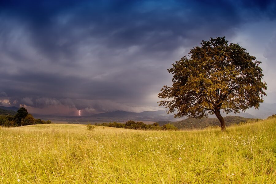 Stiže burna promjena vremena! Popodne grmljavina i tuča
