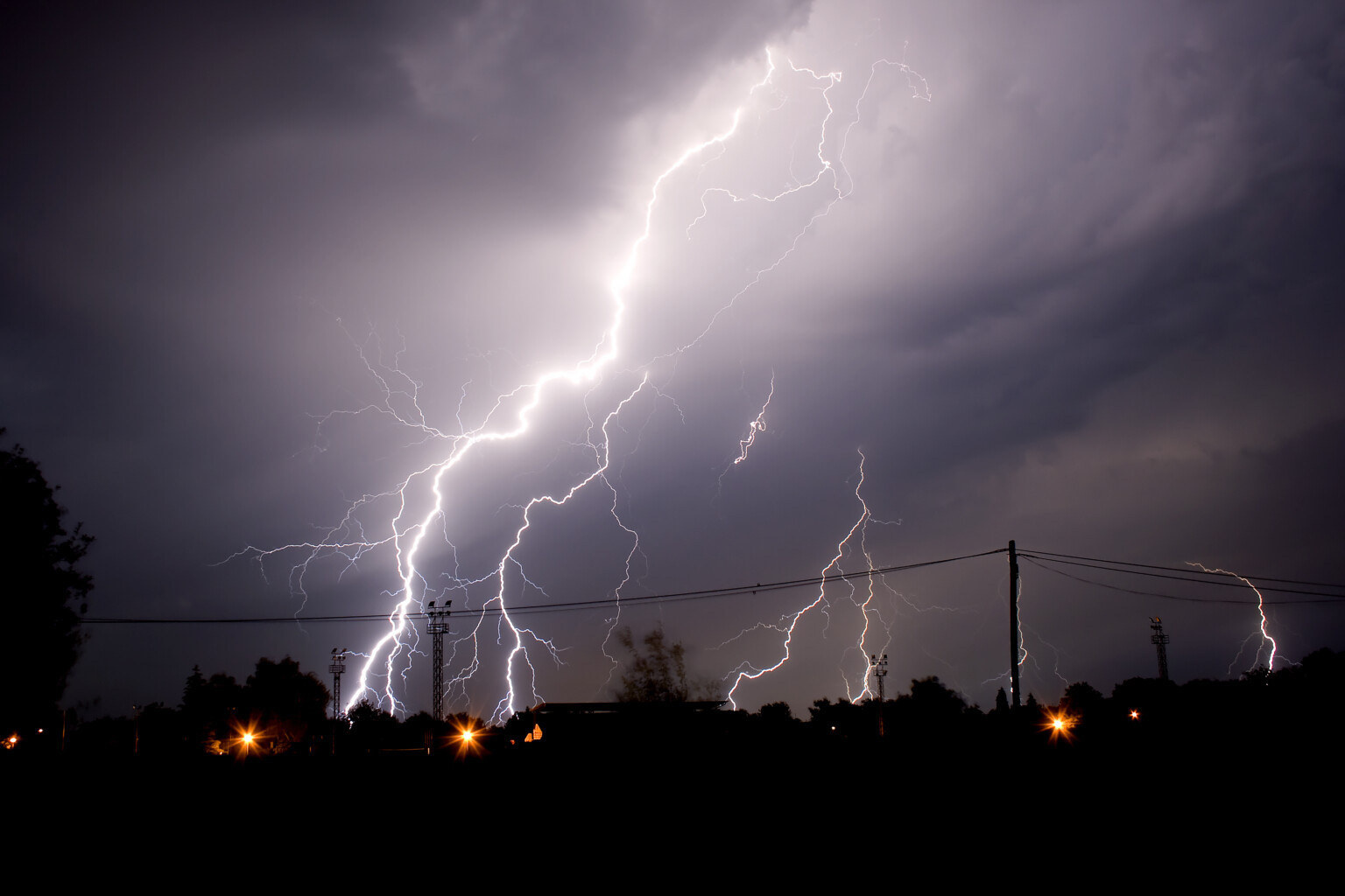 Upravo: Olujna fronta iz Italije kreće prema našim krajevima