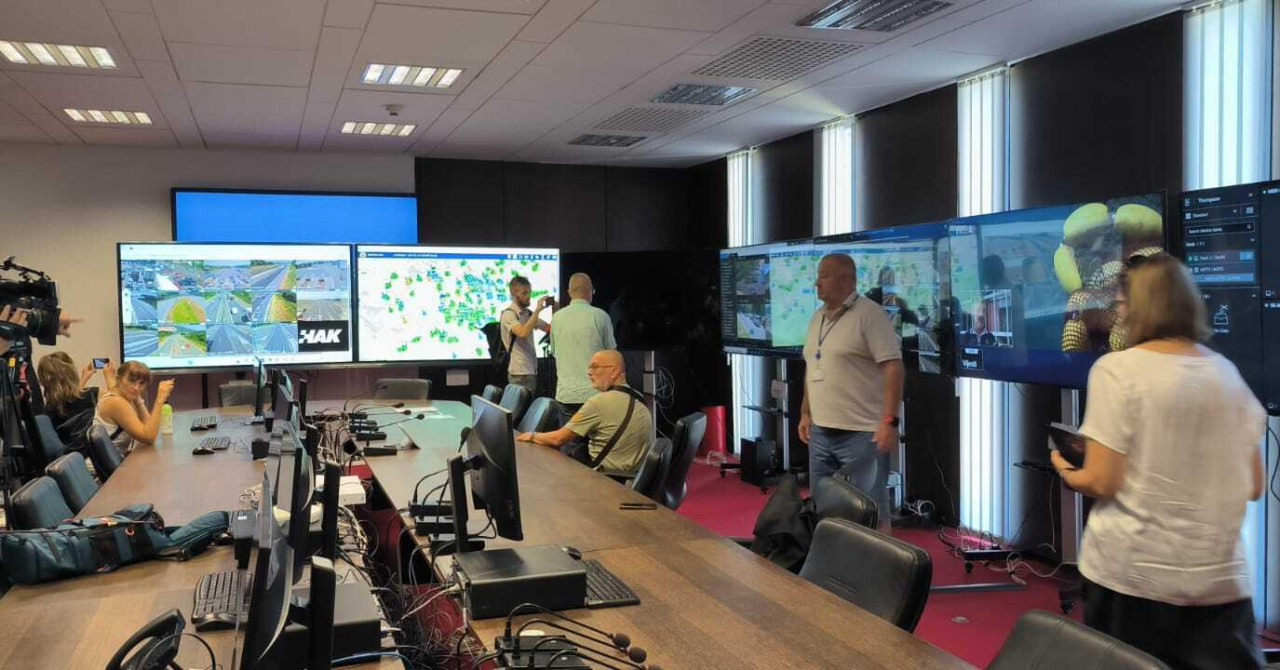 MUP-ov stožer za Thompsona u "Kockici", pogledajte kako izgleda: Na goleme ekrane priključene sve kamere u Zagrebu, prate se dronovi...