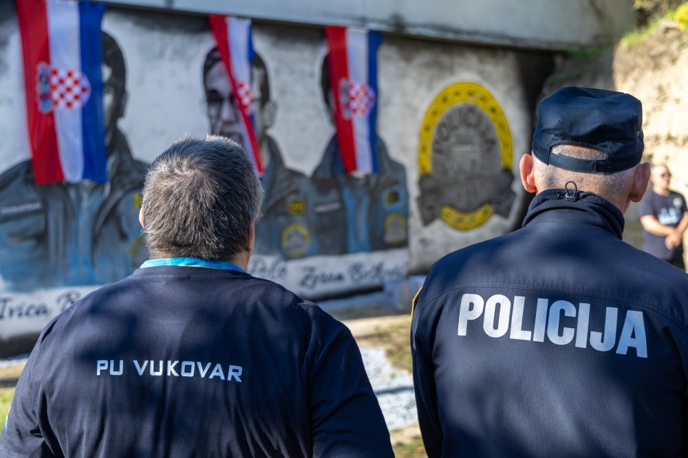 Medved i Penava kod vukovarskog vodotornja otvorili mural posvećen policajcima