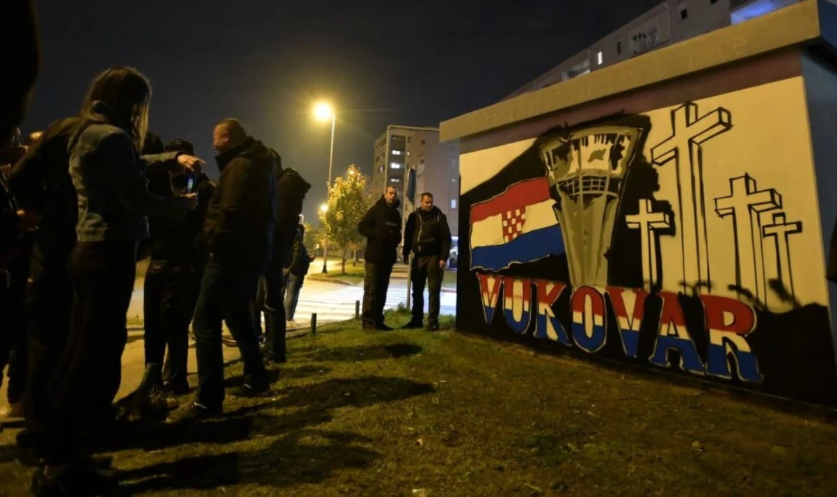 VIDEO/FOTO Korlaet objasio zašto je uklonjen mural posvećen braniteljima, ljudi se okupili i naslikali novi