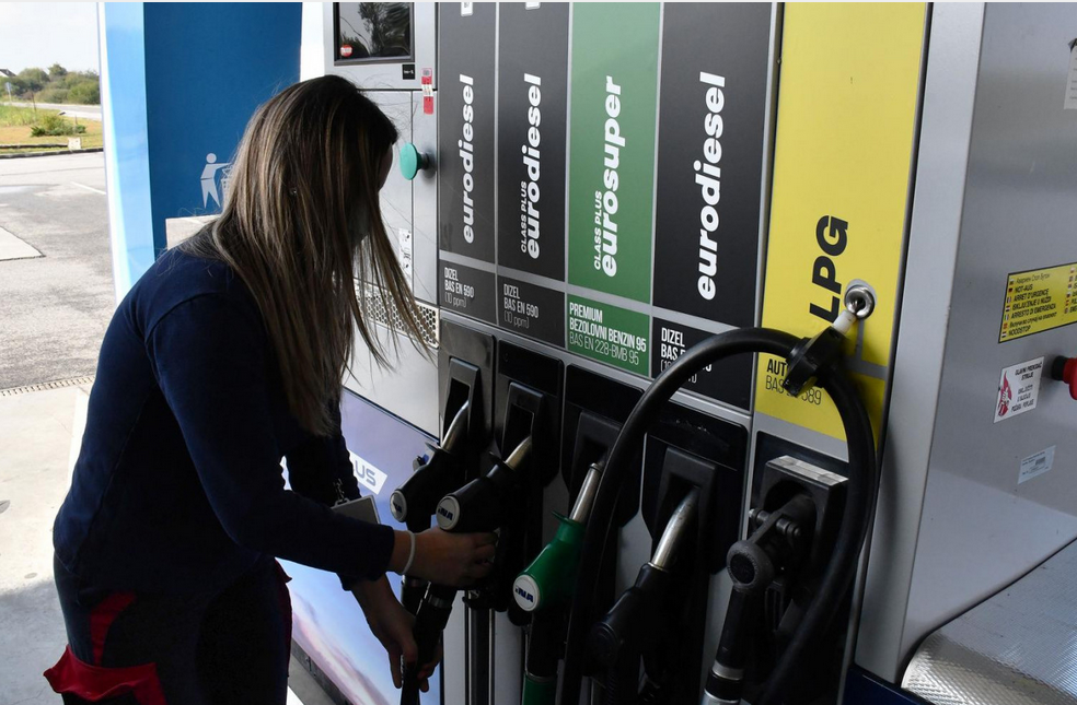 VOZAČI ĆE NAPOKON MOĆI ODAHNUTI: Ministar Marić najavio pad cijena, litra goriva bit će ispod 12 kuna?