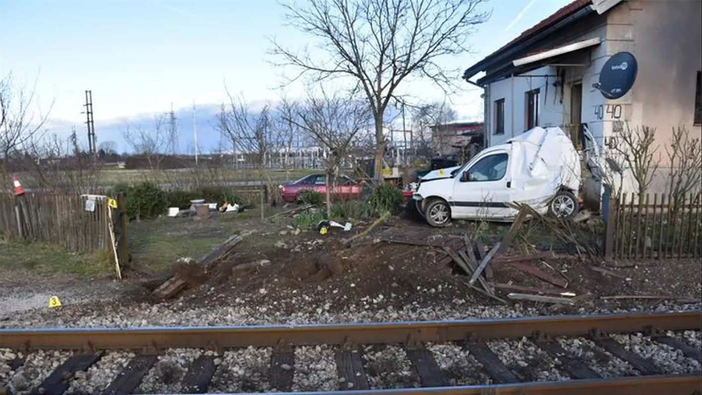 Vozač (33) u Čakovcu zaobišao rampu i preživio nalet vlaka koji ga je odbacio u zid kuće
