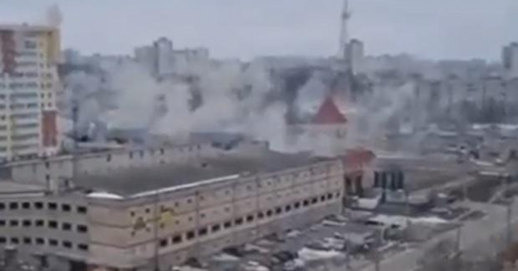 VIDEO: Pogledajte trenutak kada su Rusi razorili područje oko trgovačkog centra: ‘Sve je puno mrtvih i ranjenih‘