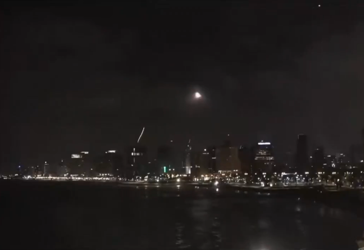 Iran tvrdi da je pogodio američki tanker u Perzijskom zaljevu: Plovilo planulo nakon udara