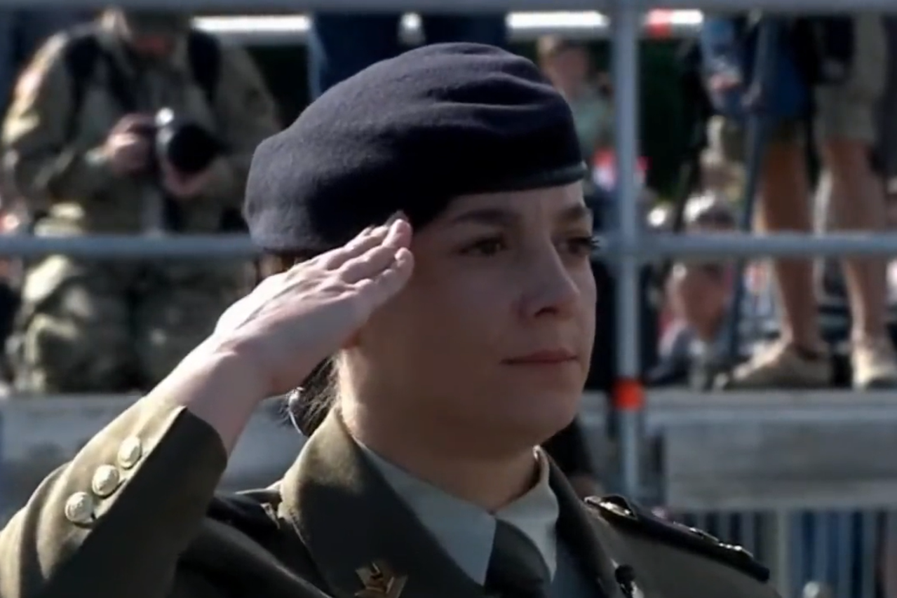 Tata je gutao knedle i plakao dok je gledao': Razgovarali smo natporučnicom koja je od branitelja s ponosom preuzela zastavu