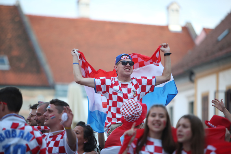 Nogometna euforija: Hrvatska na pauzi u srijedu u 15 sati