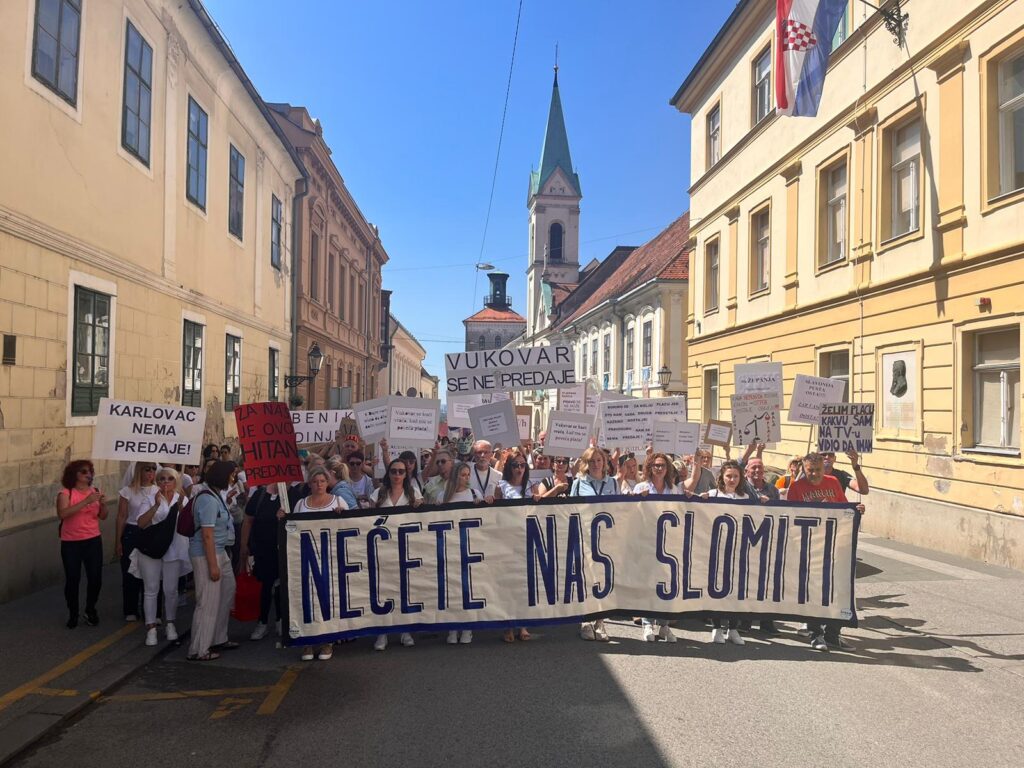 "NEĆETE NAS SLOMITI"  Prosvjednici poslali jasnu poruku te  izviždali Vladu