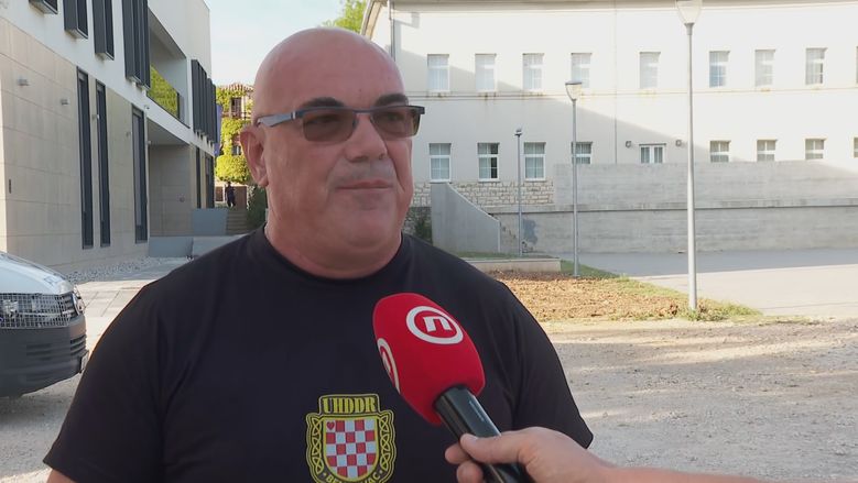 DRAMA U BENKOVCU  Vođa branitelja zbog kojih je odgođen festival: "Žele nas prikazati kao ratne zločince, a nisam ni znao da mi kći pjeva Cecu"