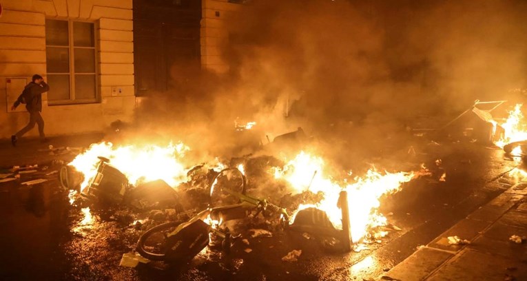 Ozbiljni neredi u Parizu!   Francuska policija uhitila 217 prosvjednika protiv mirovinske reforme