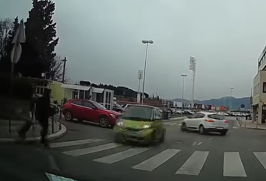 (VIDEO) TKO JE KRIV, PJEŠAKINJA ILI VOZAČ? Žena u Splitu slavi ‘drugi rođendan’: Centimetar je falio da nastrada