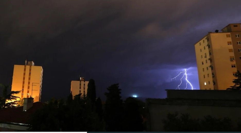 Grmljavinsko nevrijeme nad Kvarnerom; nakon toplinskog vala kiša i grmljavina probudili i Zagrepčane