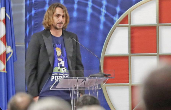 MALI NIKO, BOG TE BLAGOSLOVIO… Za takvu ljubav prema ocu i njegovom društvu koje ga je obožavalo!