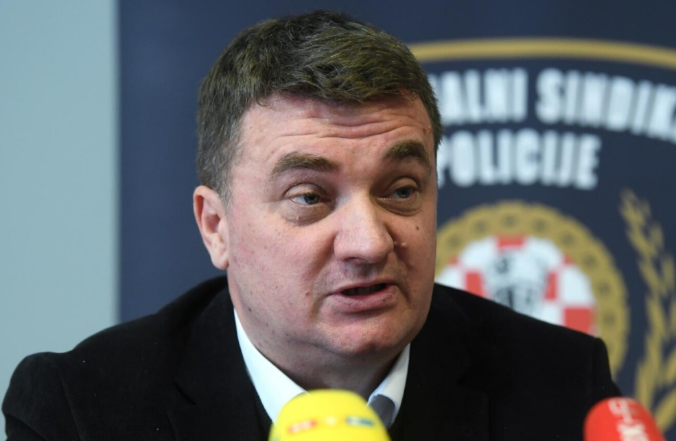 TRUT ULOVLJEN U LAŽI? Kajkić spominje kaznenu prijavu: Oklevetao je navijače