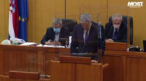 ERUPTIRALO U SABORU ‘ŽETON SI, BRATE, SMARAŠ!’ Raspudić zapalio sabornicu, Zeko podivljao: ‘Grmoja sve zube pokazao, šestice su se vidjele! Uvlačite se, nije vam tijesno?’