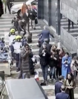 Incident u Amsterdamu: Čovjek se zaletio na Macrona, svladalo ga osiguranje i oborilo na tlo